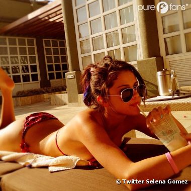 Selena Gomez prend le soleil en Floride