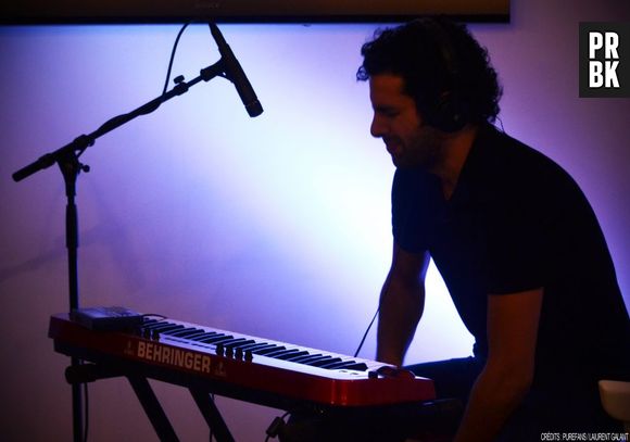 NJ lors de son showcase chez Sony Music pour présenter son EP "Le Calme avant le Tempo"