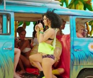 Inna caliente dans le clip Wow
