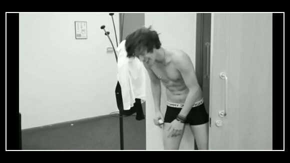 Harry Styles des One Direction aime être tout nu ! La preuve en vidéo