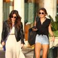 Miley Cyrus en pleine séance de shopping avec une amie