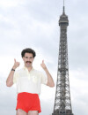 Borat, toujours aussi classe devant la Tour Eiffel !