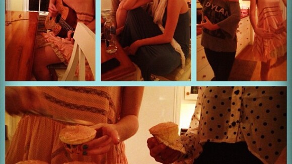 Selena Gomez et Taylor Swift : les deux BFF se marrent en cuisine ! (PHOTO)