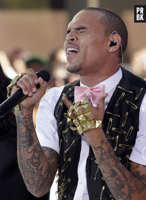 Chris Brown totalement à fond dans sa chanson