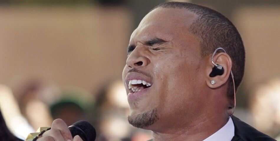 Chris Brown totalement à fond dans sa chanson