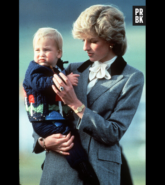 Le Prince William dans les bras de sa maman Diana