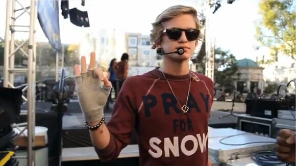 Cody Simpson EXCLU : le beau gosse en famille dans #FRANCEWANTSCODY ! (VIDEO)
