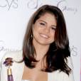Selena Gomez toute contente de présenter son parfum aux fans