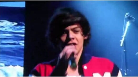 One Direction : ils échangent leurs fringues pendant un concert ! (VIDEO)