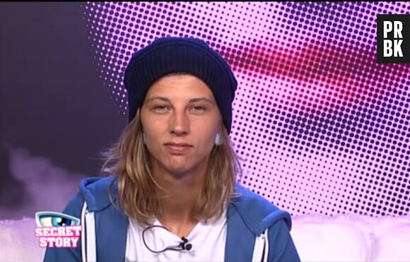 Selon son producteur musical, Emilie aurait déprogrammé tous ses concerts avant son entrée dans la Maison des Secrets !