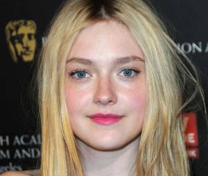 Dakota Fanning ne veut pas se mêler de l'histoire entre Kristen Stewart et Robert Pattinson