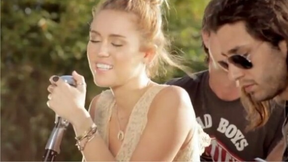 Miley Cyrus : Look What They've Done To my Song, sa nouvelle chanson angélique ! (VIDEO)