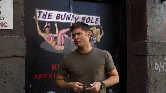 Supernatural saison 8 : Jensen Ackles aux manettes pour l'épisode 3 ! (VIDEO)