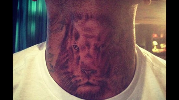 Chris Brown : un nouveau tatouage 100% sauvage Grrrr ! (PHOTO)