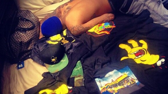 Rihanna : Chris Brown torse nu dans son lit, la photo Twitter sous forme d'officialisation