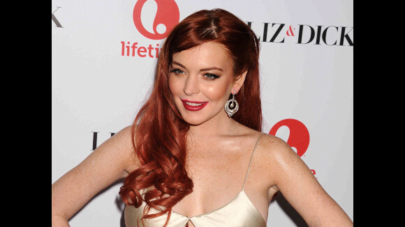 Lindsay Lohan : Charlie Sheen joue l'ange gardien et lui signe un ENORME chèque
