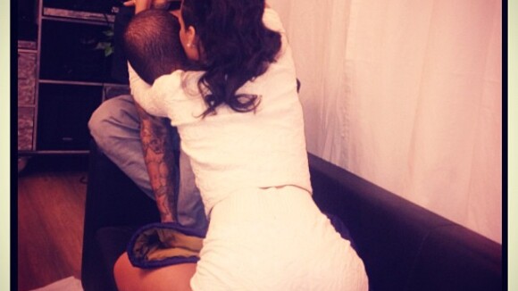 Rihanna et Chris Brown plus amoureux que jamais : la photo intime et sexy dévoilée sur Twitter !