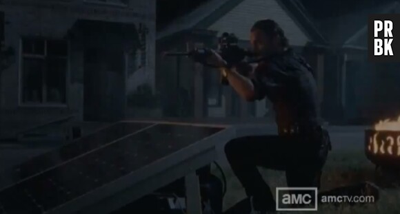 Rick en pleine action dans The Walking Dead