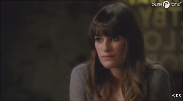 Rachel reçoit une invitation dans Glee !
