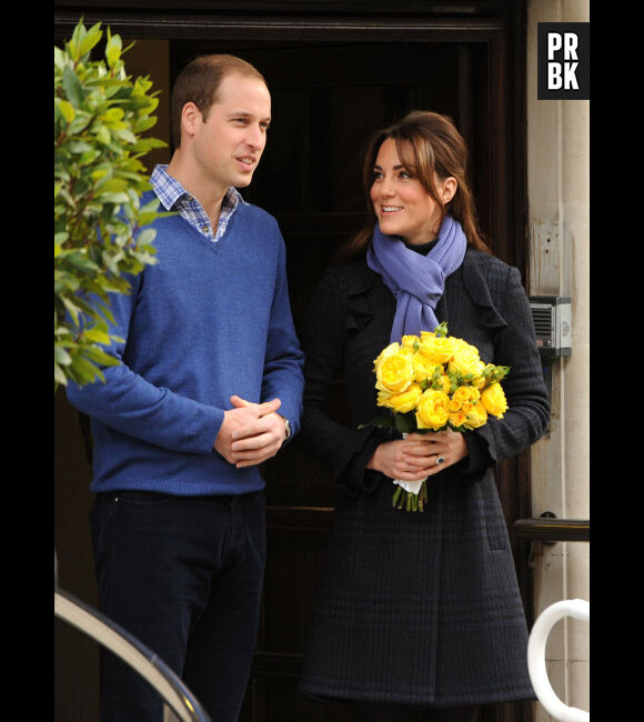 Kate Middleton et le Prince William, souriants à la sortie de l'hôpital