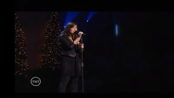 Demi Lovato : sa reprise de folie de All I Want For Christams Is You ! (VIDEO)