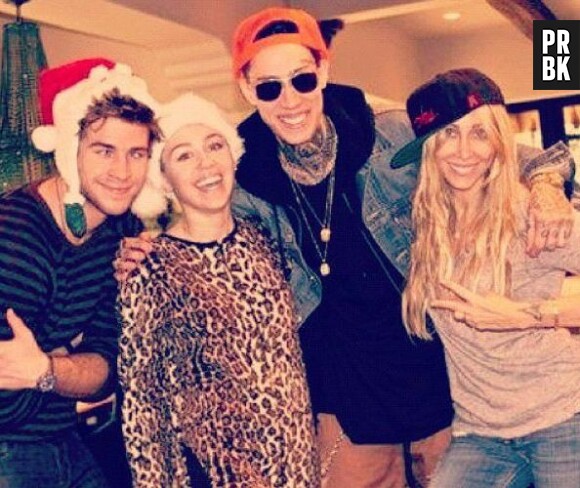 Miley Cyrus et Liam Hemsworth, super complices à Noël