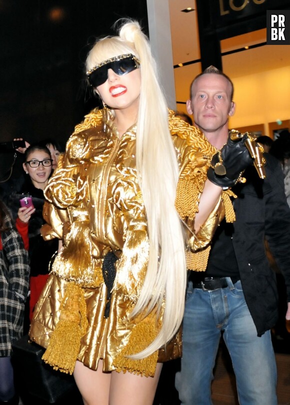 Lady Gaga a sorti ses crocs pour défendre ses fans !