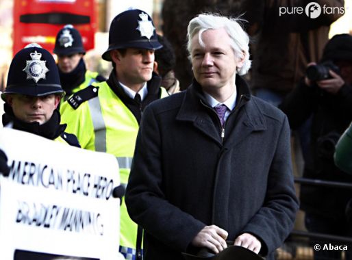 Wikileaks : Julian Assange critique la "propagande" du film de Benedict