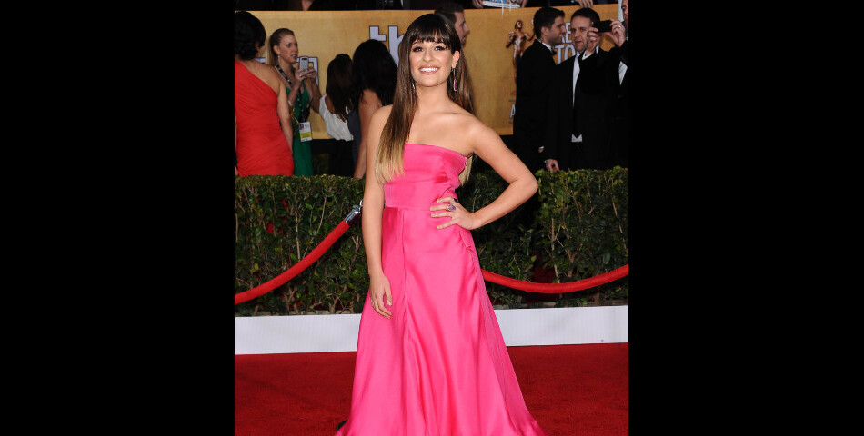 Lea Michele voit la vie en rose sur le tapis-rouge des SAG Awards
