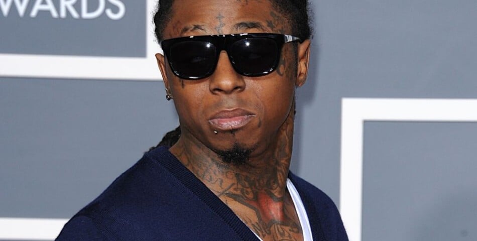 Lil Wayne trompe ses fans en s&#039;attachant les cheveux