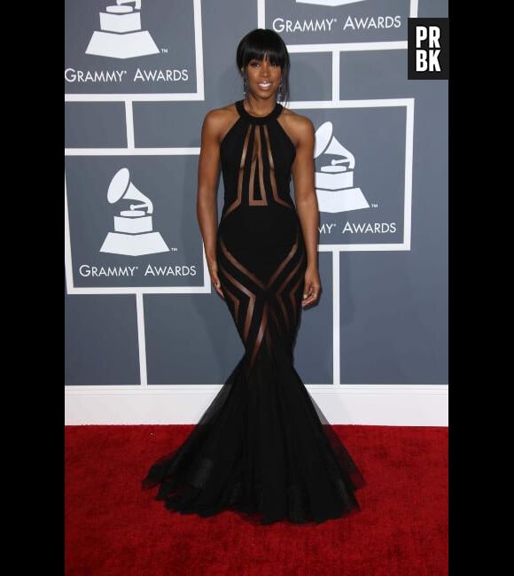 Kelly Rowland a copié Ashanti et a misé sur une robe transparente pendant les Grammy Awards 2013
