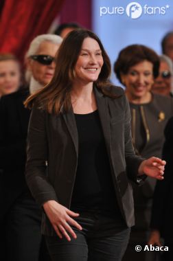 Carla Bruni Sarkozy Taille Francois Et Envoie Un Message A Son Nicolas Purebreak