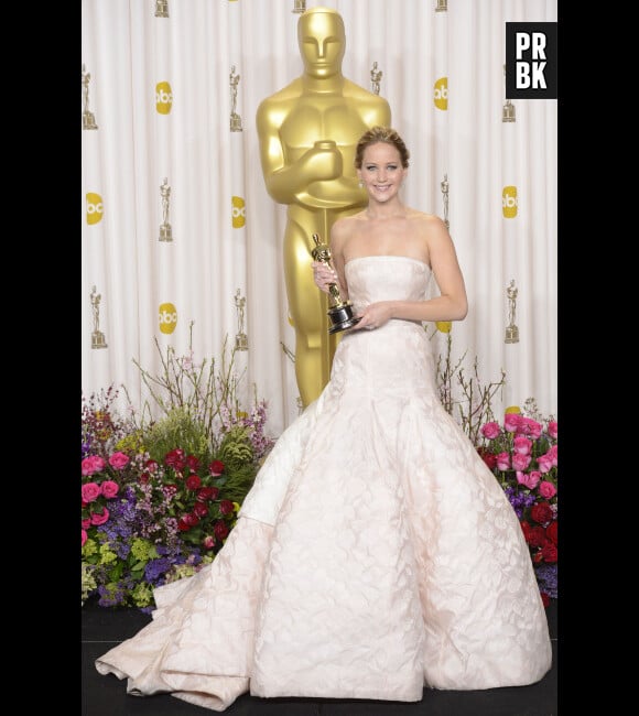 La robe Dior de Jennifer Lawrence l'a fait trébucher