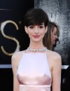 Anne Hathaway n'a pas fait l'unanimité avec sa robe Prada !