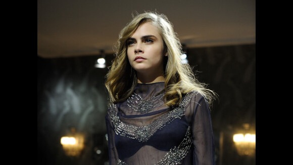 Cara Delevingne sexy et transparente pour H&M