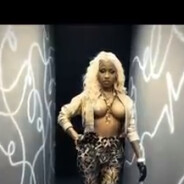 Nicki Minaj à moitié nue dans le clip Freaks de French Montana