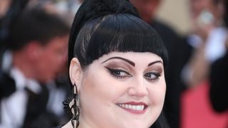 Beth Ditto : ivre, elle s'enflamme pour Obama et castre un barman