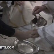 Pape François : pour Pâques, il lave les pieds de détenu(e)s
