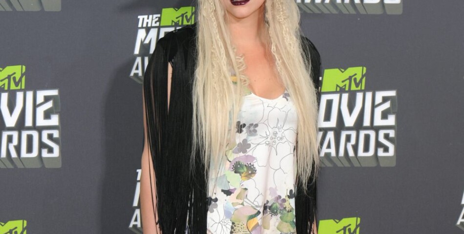 Ke$ha avait déjà du fumer un joint au moment de choisir sa tenue, le 14 avril aux MTV Movie Awards 2013