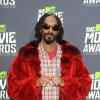 Snoop Lion, en veste de fourrure rouge, le 14 avril aux MTV Movie Awards 2013