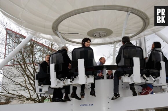 Avril 2013 : le Futuroscope lance son Aérobar, pour boire un verre à 35 mètres de hauteur, les pieds dans le vide