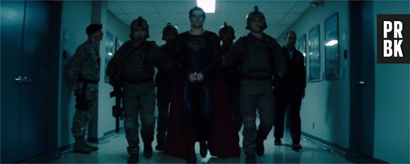 Superman traqué et arrêté dans Man of Steel