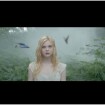 L'Eau Jolie : Elle Fanning, femme-enfant pour Lolita Lempicka