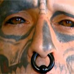 Brésil : un homme se fait tatouer le blanc des yeux