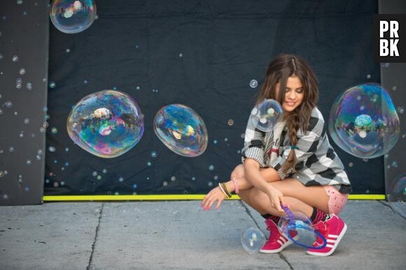 Selena Gomez bulle pour Adidas