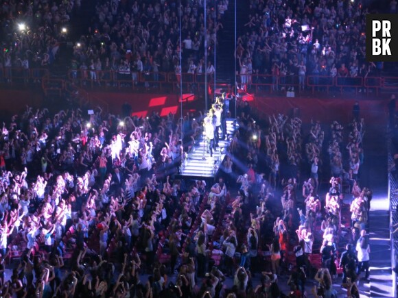 One Direction ont chanté sur une nacelle au dessus du public