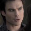 Damon se glisse dans la tête d'Elena dans The Vampire Diaries