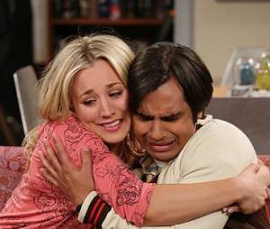 Raj et Penny en train de pleurer dans The Big Bang Theory