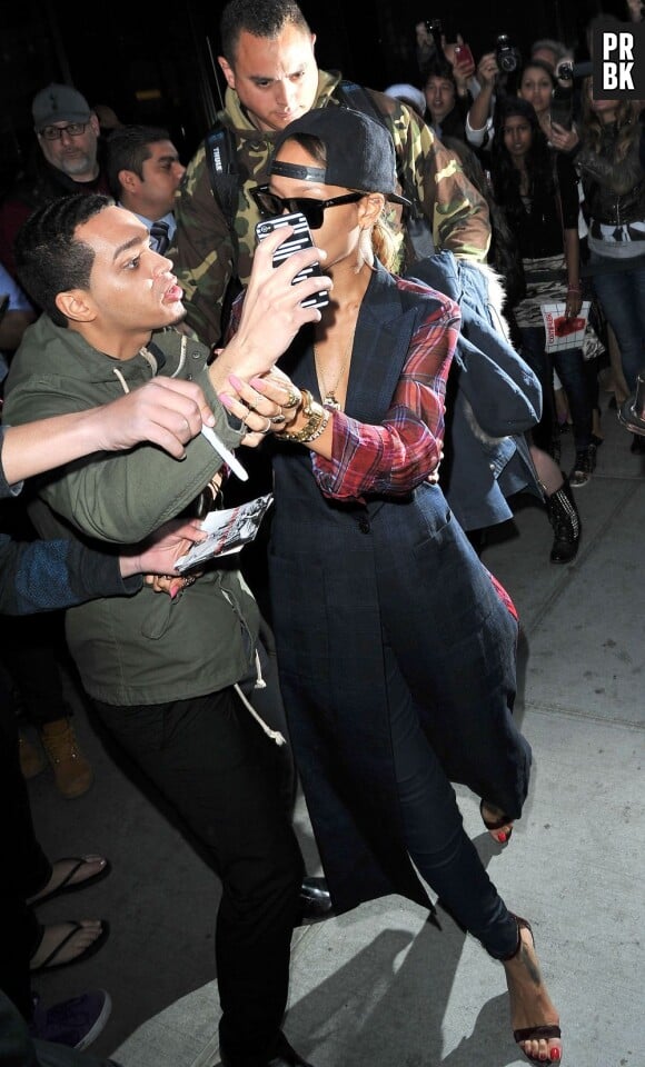 Rihanna garde son calme
