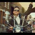 Robbie Williams en biker hilarant dans le clip Goin' Crazy